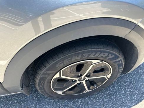 Used 2024 Kia Niro EX FWD image 10