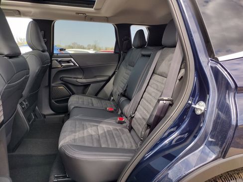 New 2026 Mitsubishi Outlander SE image 9