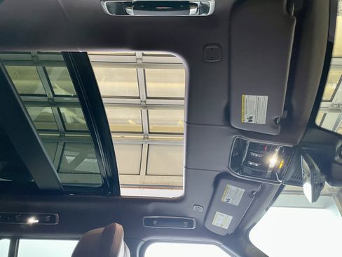 New 2026 Land Rover Range Rover Autobiography AWD/4WD image 17