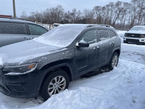 Used 2020 Jeep Cherokee Latitude w/ Cold Weather Group image 2