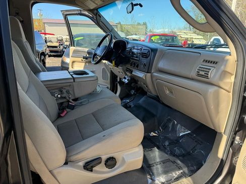 Used 2006 Ford F350 4x4 Regular Cab DRW Super Duty image 25