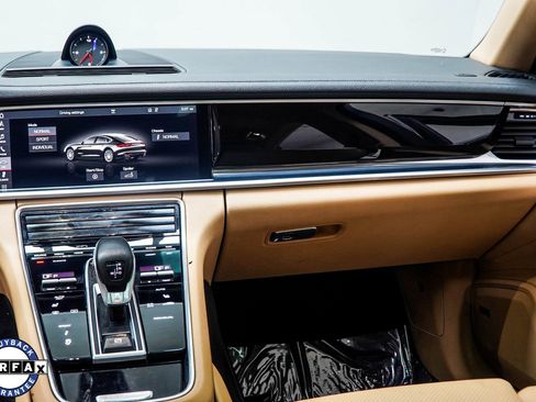 Used 2018 Porsche Panamera image 17