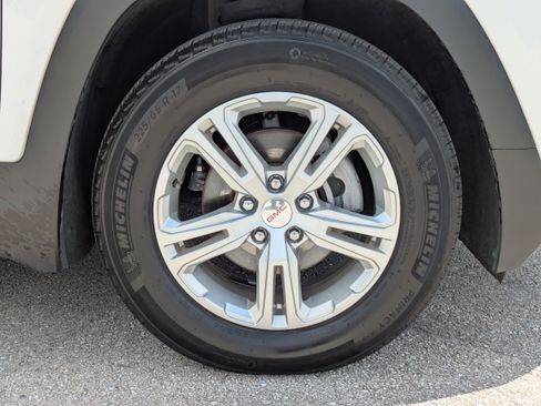 Used 2022 GMC Terrain SLE w/ Driver Convenience Package FWD image 11