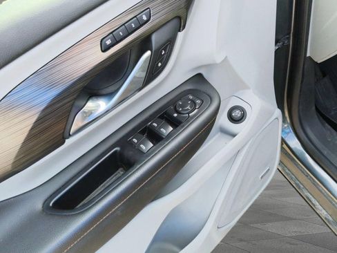 Used 2020 GMC Terrain SLT w/ Preferred Package FWD image 9