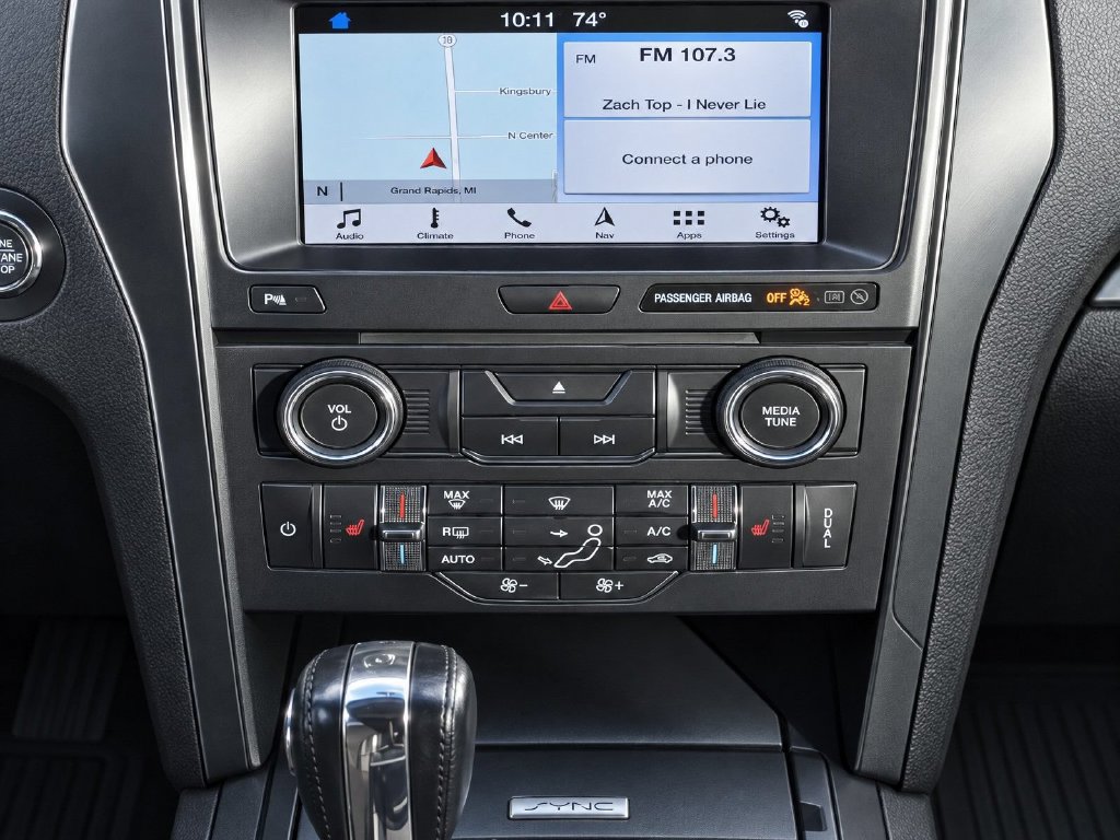 Used 2018 Ford Explorer XLT w/ XLT Appearance Package AWD/4WD image 13