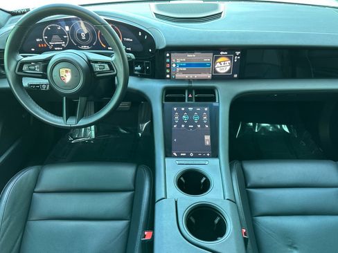 Used 2023 Porsche Taycan image 6