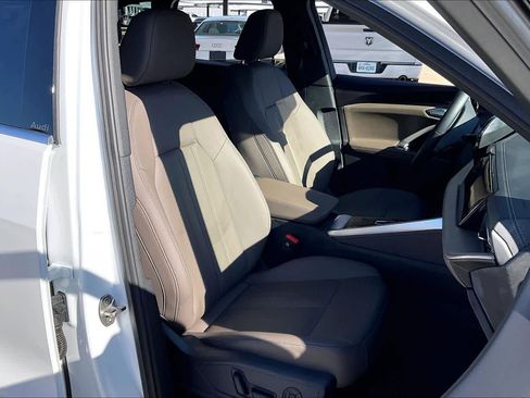 Used 2025 Audi Q5 Premium w/ Convenience Package image 8