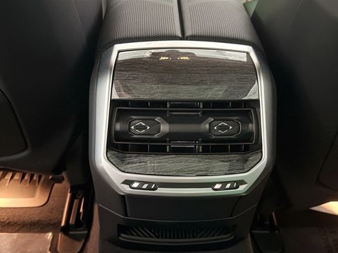 New 2026 BMW 750e xDrive image 19