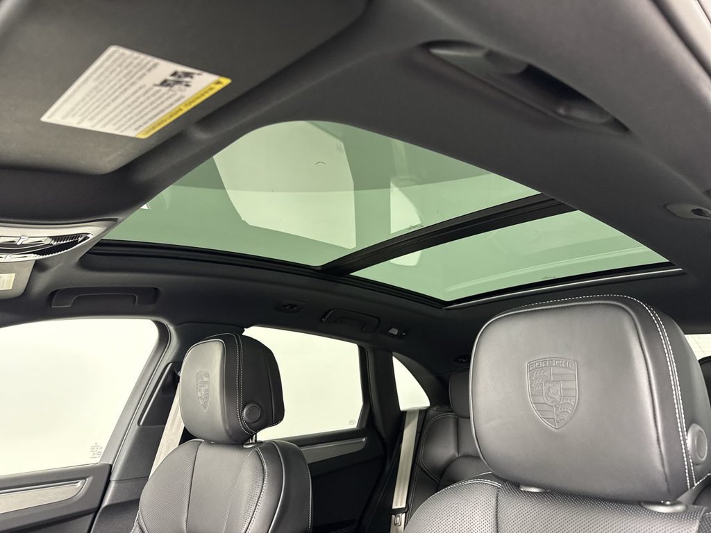 Certified 2026 Porsche Macan Turbo AWD/4WD image 41
