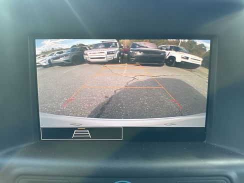 Used 2024 GMC Terrain SLE image 18