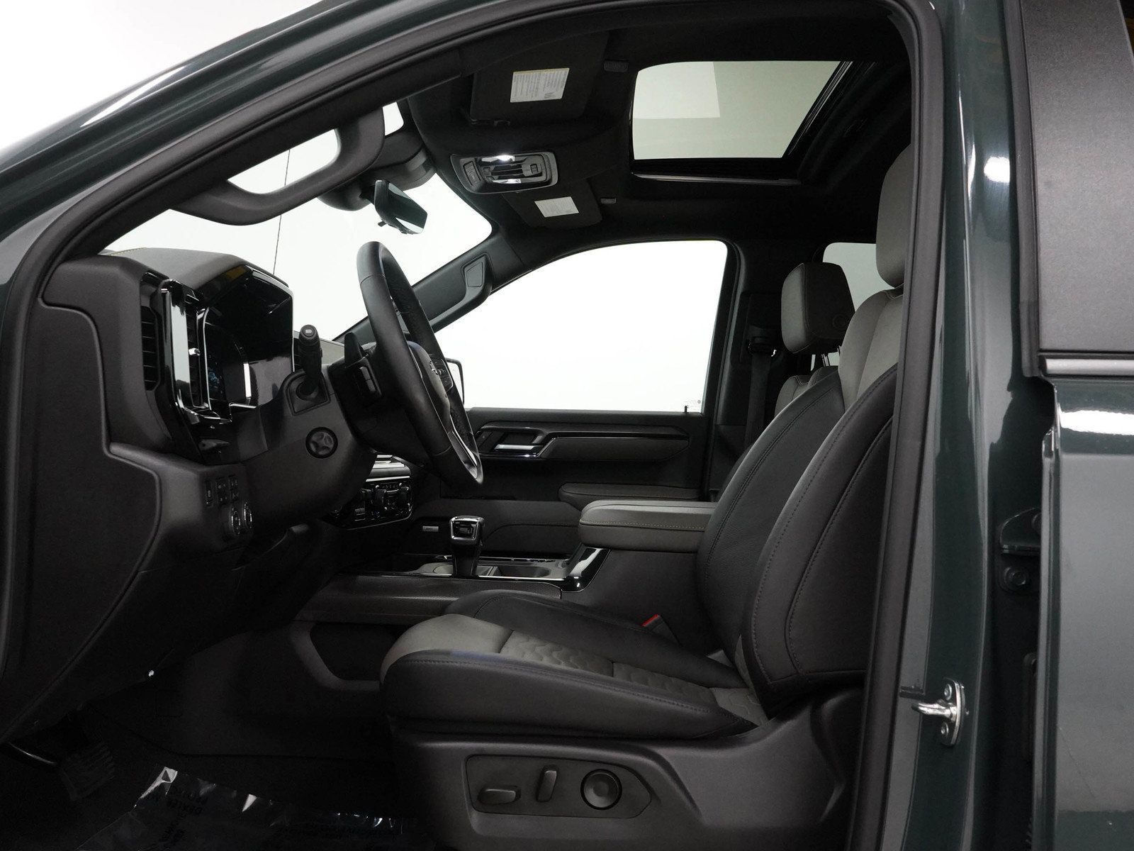 Used 2025 Chevrolet Silverado 1500 ZR2 w/ Technology Package AWD/4WD image 22