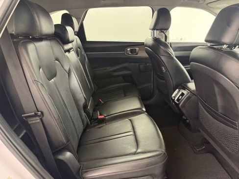 Used 2022 Kia Sorento S image 14
