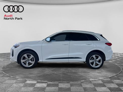 Used 2025 Audi Q5 Premium w/ Premium Plus AWD/4WD image 2