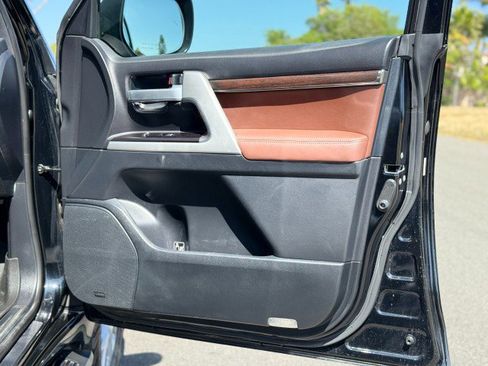 Used 2018 Toyota Land Cruiser w/ Carpet Mat Package AWD/4WD image 30