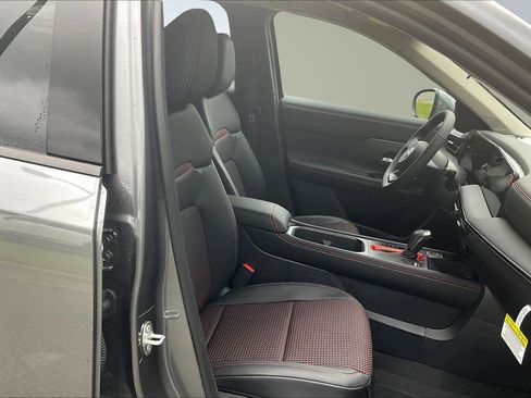 New 2025 Nissan Kicks SR AWD/4WD image 8
