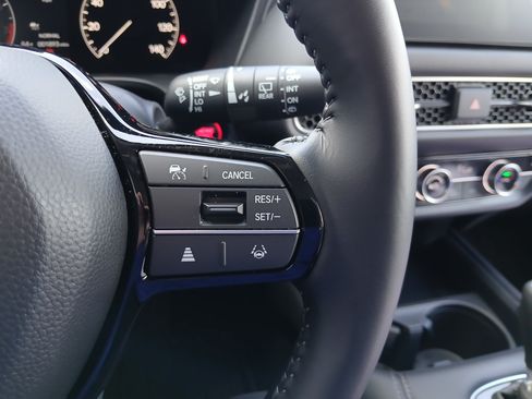 Used 2026 Honda HR-V EX-L image 12