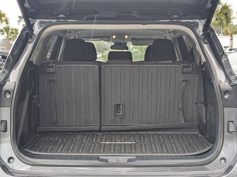 Used 2023 Toyota Highlander LE image 12