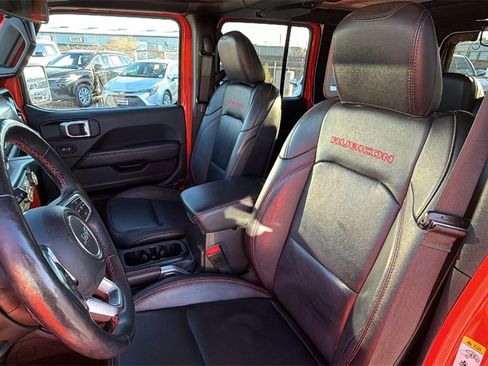 Used 2019 Jeep Wrangler Unlimited Rubicon w/ Cold Weather Group image 18