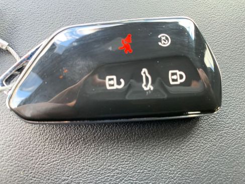 Used 2025 Volkswagen Atlas Cross Sport SE image 22