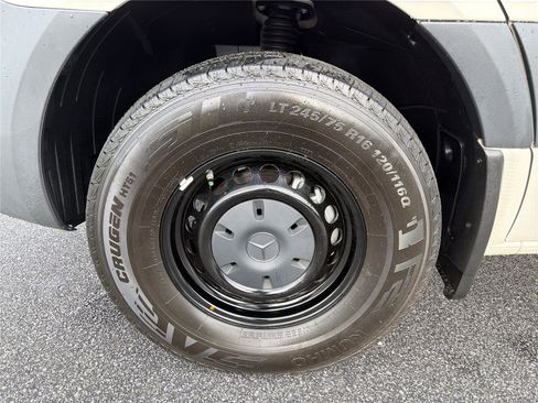 Used 2024 Mercedes-Benz Sprinter 2500 image 10