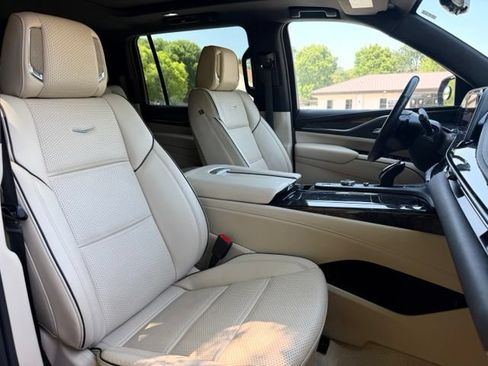 Used 2023 Cadillac Escalade ESV Premium Luxury AWD/4WD image 41