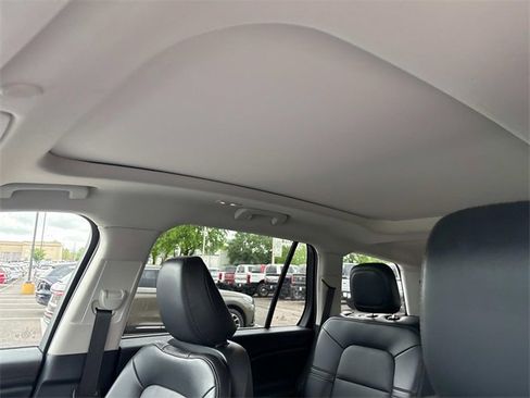 Certified 2025 Lincoln Aviator AWD image 30