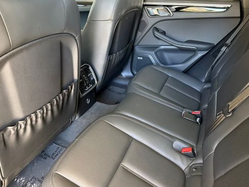 Used 2022 Porsche Macan AWD/4WD image 4