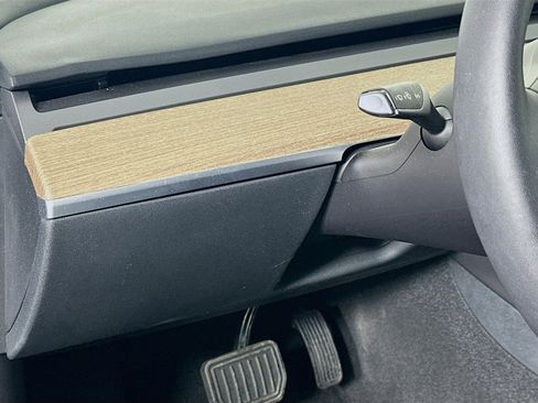 Used 2023 Tesla Model 3 Standard Range image 16