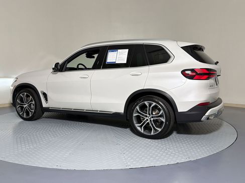 Certified 2024 BMW X5 sDrive40i w/ Premium Package RWD image 3