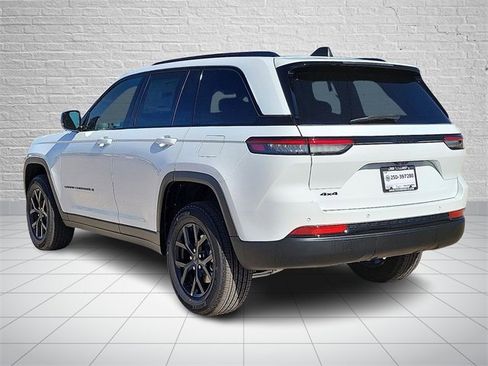 New 2025 Jeep Grand Cherokee Altitude image 3