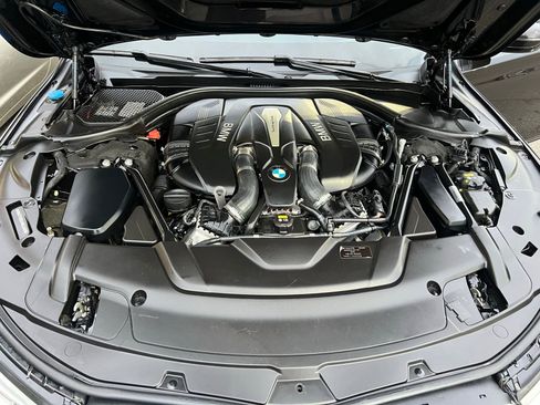 Used 2018 BMW 750i image 17