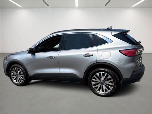 Used 2022 Ford Escape Titanium image 3