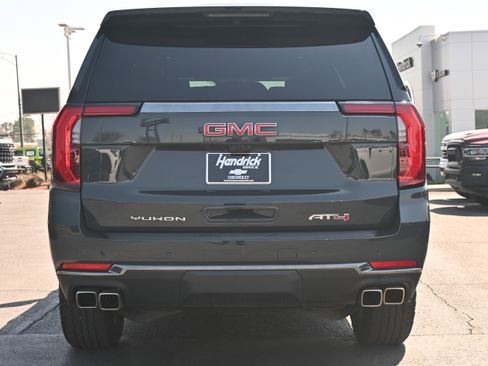 Used 2025 GMC Yukon AT4 w/ AT4 Premium Package image 18