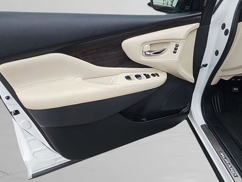 Used 2024 Nissan Murano Platinum w/ Cargo Package image 17