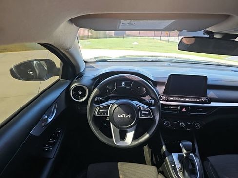 Used 2022 Kia Forte LXS FWD image 22