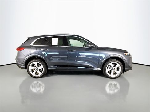 Certified 2025 Audi Q5 Premium Plus w/ Premium Plus image 8