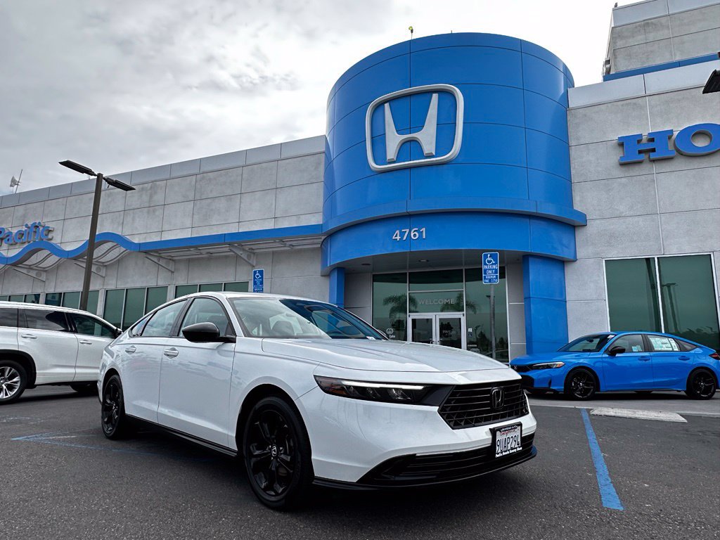 Certified 2025 Honda Accord SE image 2