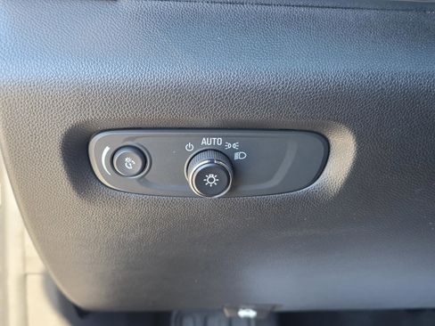 Used 2023 Chevrolet Traverse LT image 33