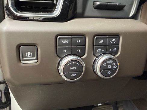 Used 2024 GMC Sierra 1500 Denali w/ Denali Reserve Package AWD/4WD image 18