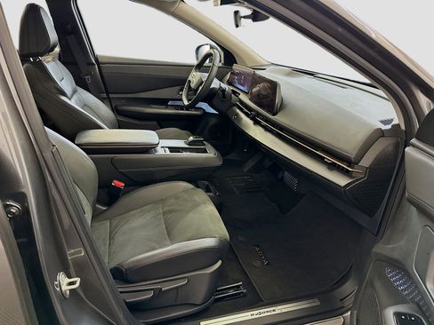 Used 2024 Nissan Ariya AWD image 32