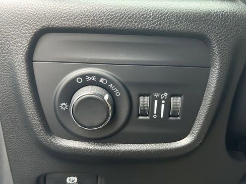 Used 2023 Jeep Grand Cherokee Altitude image 29