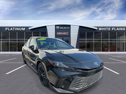 Used 2025 Toyota Camry XSE image 1