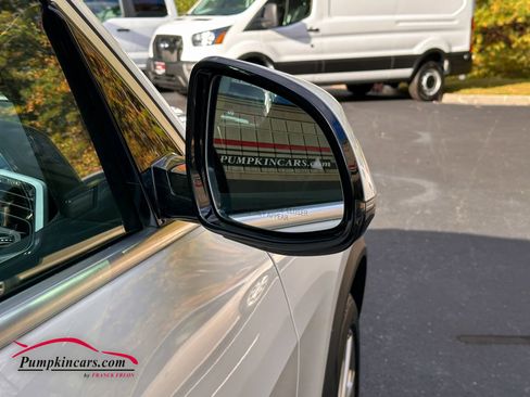 Used 2022 BMW X5 xDrive40i w/ Climate Comfort Package image 41