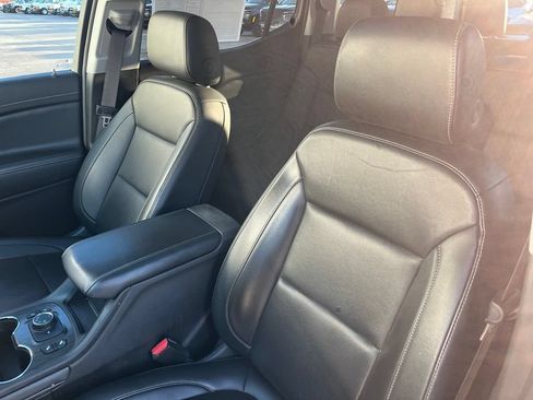 Certified 2023 GMC Acadia SLT w/ Elevation Edition AWD/4WD image 12