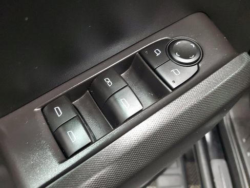 Used 2023 GMC Canyon Elevation image 17