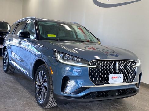 New 2026 Lincoln Aviator AWD image 2