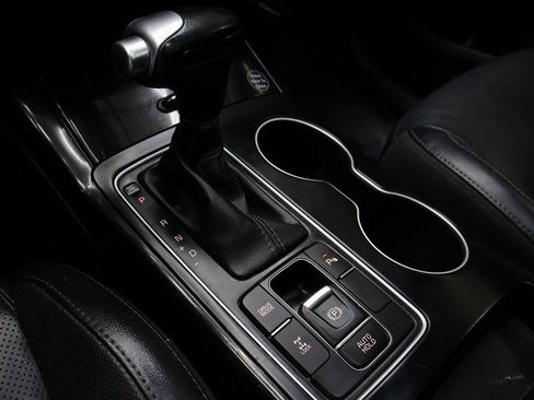 Used 2019 Kia Sorento SX image 25