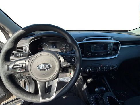 Used 2017 Kia Sorento LX image 20