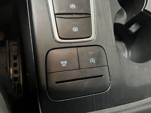 Used 2021 Ford Escape SE image 12