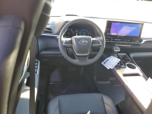 New 2026 Toyota Sienna Platinum AWD/4WD image 11